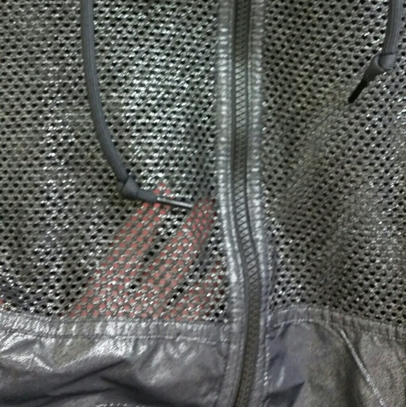 NWT vs pink mesh windbreaker size xs/S - Picture 4 of 8